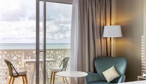 Deluxe King Room with Balcony and Sea View