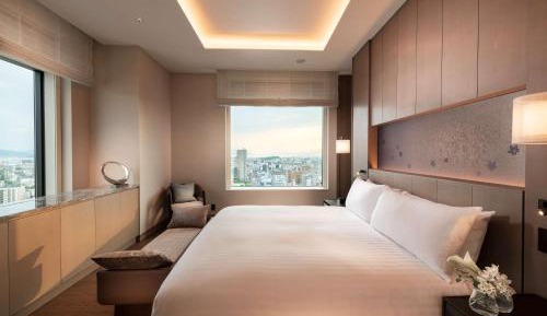 Deluxe King Suite