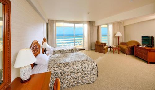 Corner Room with Sea View - Non-Smoking