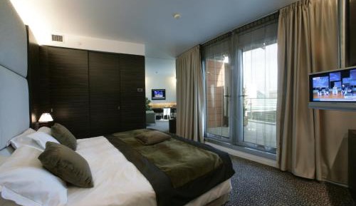 Deluxe Suite with Spa Bath