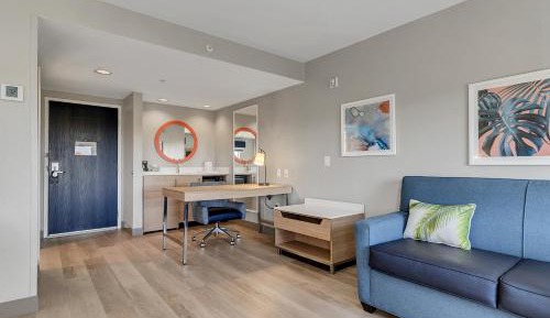 Queen Suite with Two Queen Beds and Single Sofa Bed