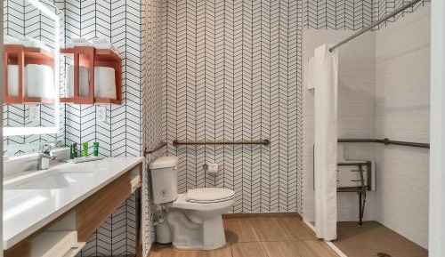 Standard Queen Room with Two Queen Beds and Mobility Accessible Roll-In Shower