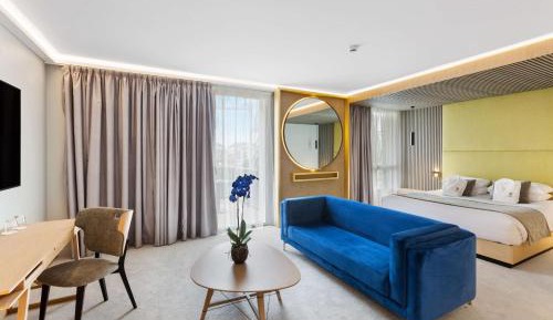 King Suite with Balcony and River View