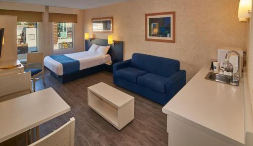 Queen Suite with Sofa Bed