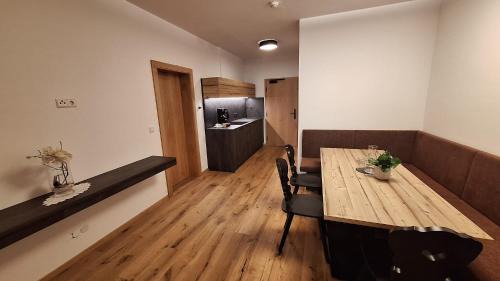 Apartment with Mountain View