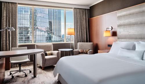 Executive, Guest room, 1 King, City view, High floor