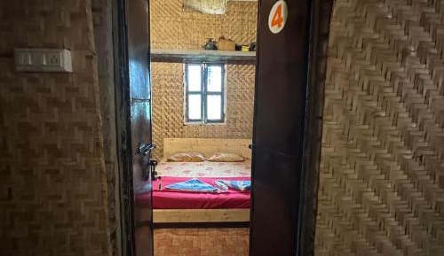Quadruple Room with Shared Bathroom
