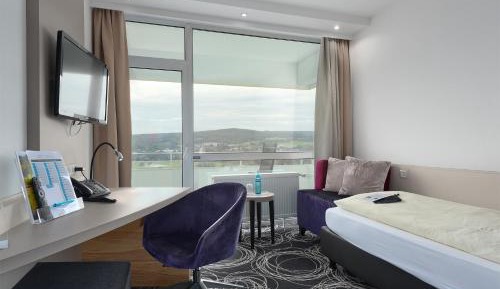 Standard Single Room with Valley View