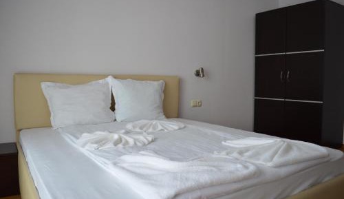 One-Bedroom Apartment with Balcony (3 Adults)