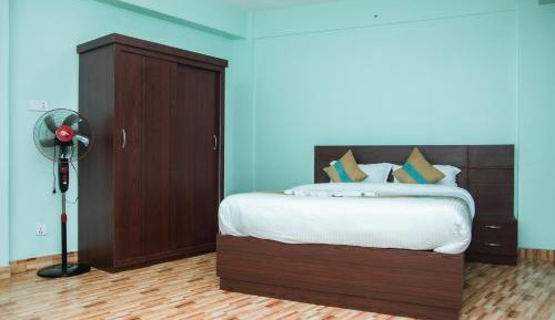 Deluxe Queen Room
