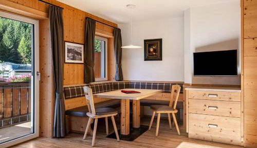 Superior One-Bedroom Apartment with Balcony