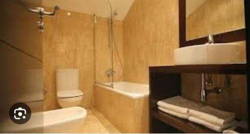 Twin Room with Private Bathroom