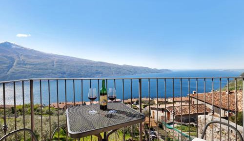 Superior One-Bedroom Apartment with Balcony