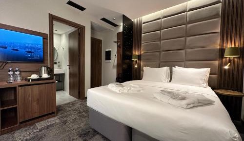 Superior Deluxe Double or Twin Room 