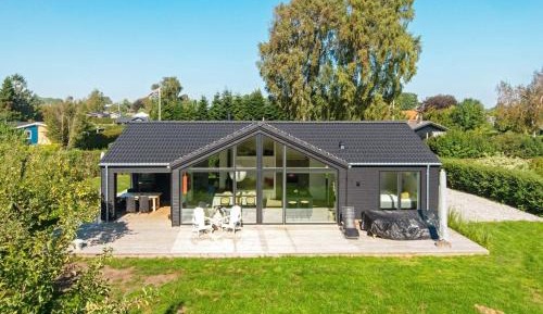 Three-Bedroom Holiday Home 
