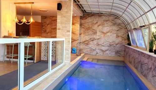 Suite with Private Pool