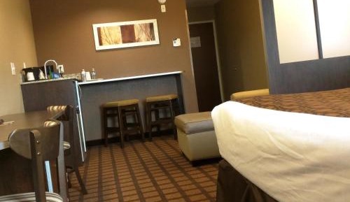 Queen Studio Suite - Non-Smoking