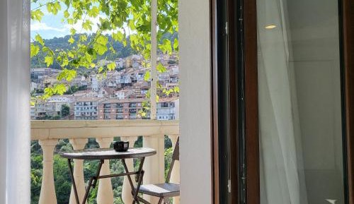 Deluxe Double or Twin Room with Mountain View