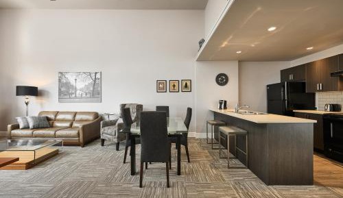 Executive 1BR King Penthouse Suite 