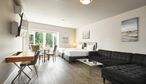1BR King + 2 Twin Suite