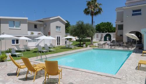 Double or Twin Room with Pool View