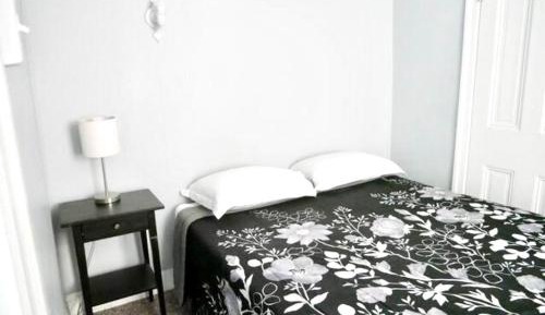 Twin Room with Shared Bathroom