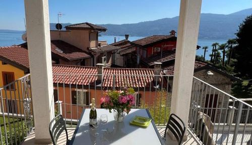 Apartment with Lake View
