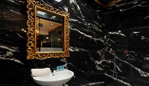 Deluxe Suite with Spa Bath