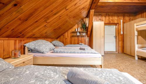 8-Bed Mixed Dormitory Room