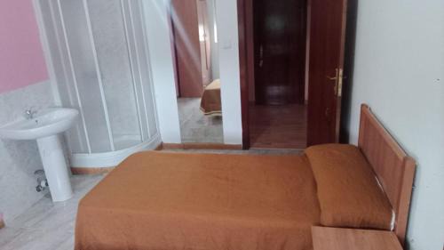 Single Bed in Mixed Dormitory Room