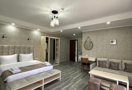 Queen Room with Pool View