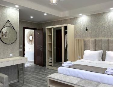 Queen Room with Pool View