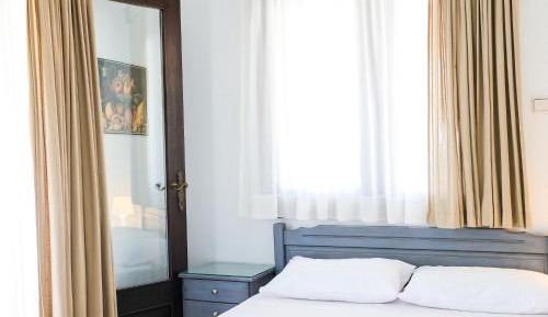 Apartment with Mountain View