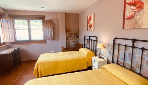 Twin Room with Private Bathroom