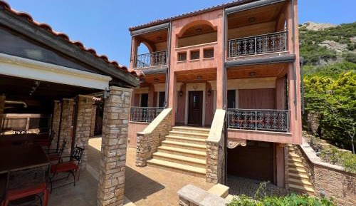 Deluxe Villa