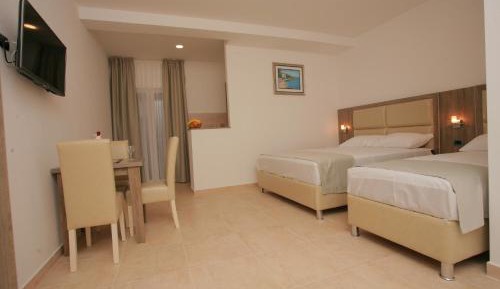 Studio with Balcony and Sea View (3 Adults)