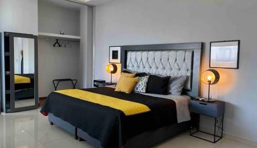 Deluxe Suite with Spa Bath