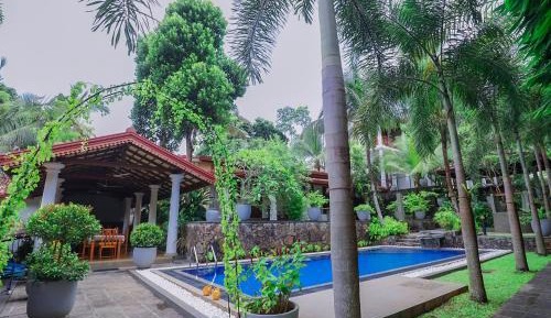 Twin Room with Pool View