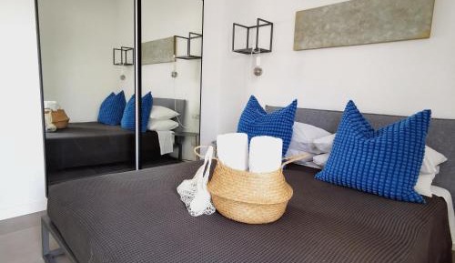 Deluxe Double Room with Side Sea View