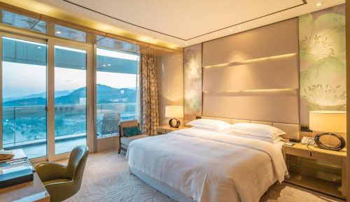 Standard King Room with Resort View