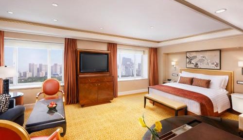 Diplomat Deluxe King Room