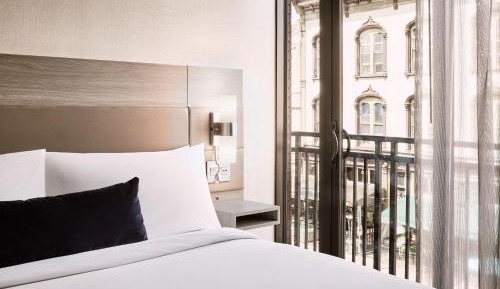 King Room with Balcony and Street View