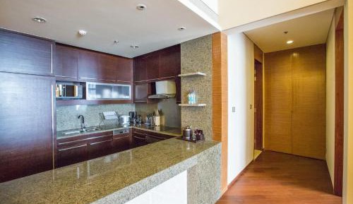 One-Bedroom Apartment with Lake View