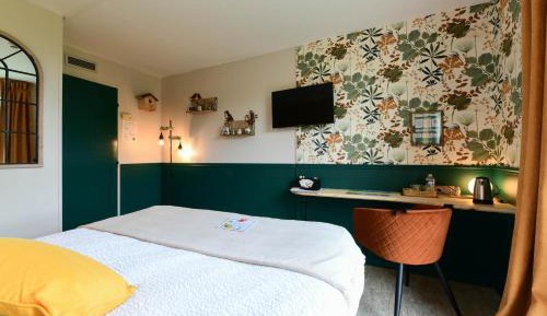 Deluxe Double Room with Shower
