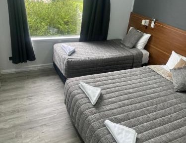 Deluxe Queen and Single Room