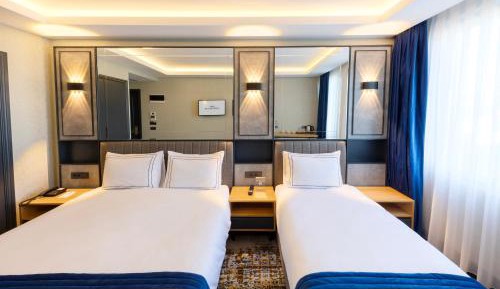 Deluxe Family Room