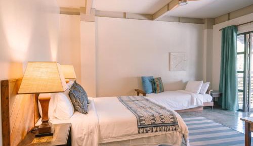 Queen Room w/Daybed and Balcony
