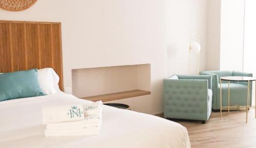 Queen Suite with Spa Bath