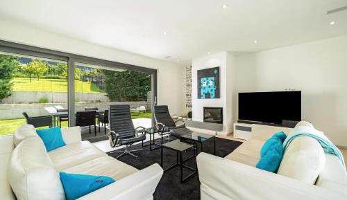 Villa with Garden View