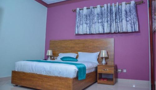 Deluxe Queen Room
